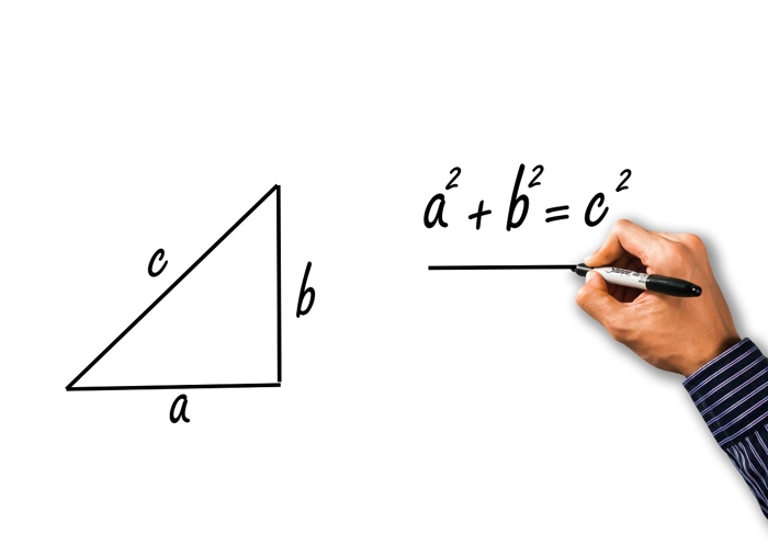Foto: Tumisu / Pixabay.com. rettvinklet trekant med side a, b, c og pytagoras læresetning