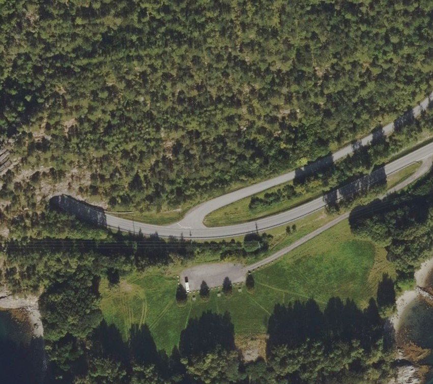 Oversiktsbilde av eit vegkryss.