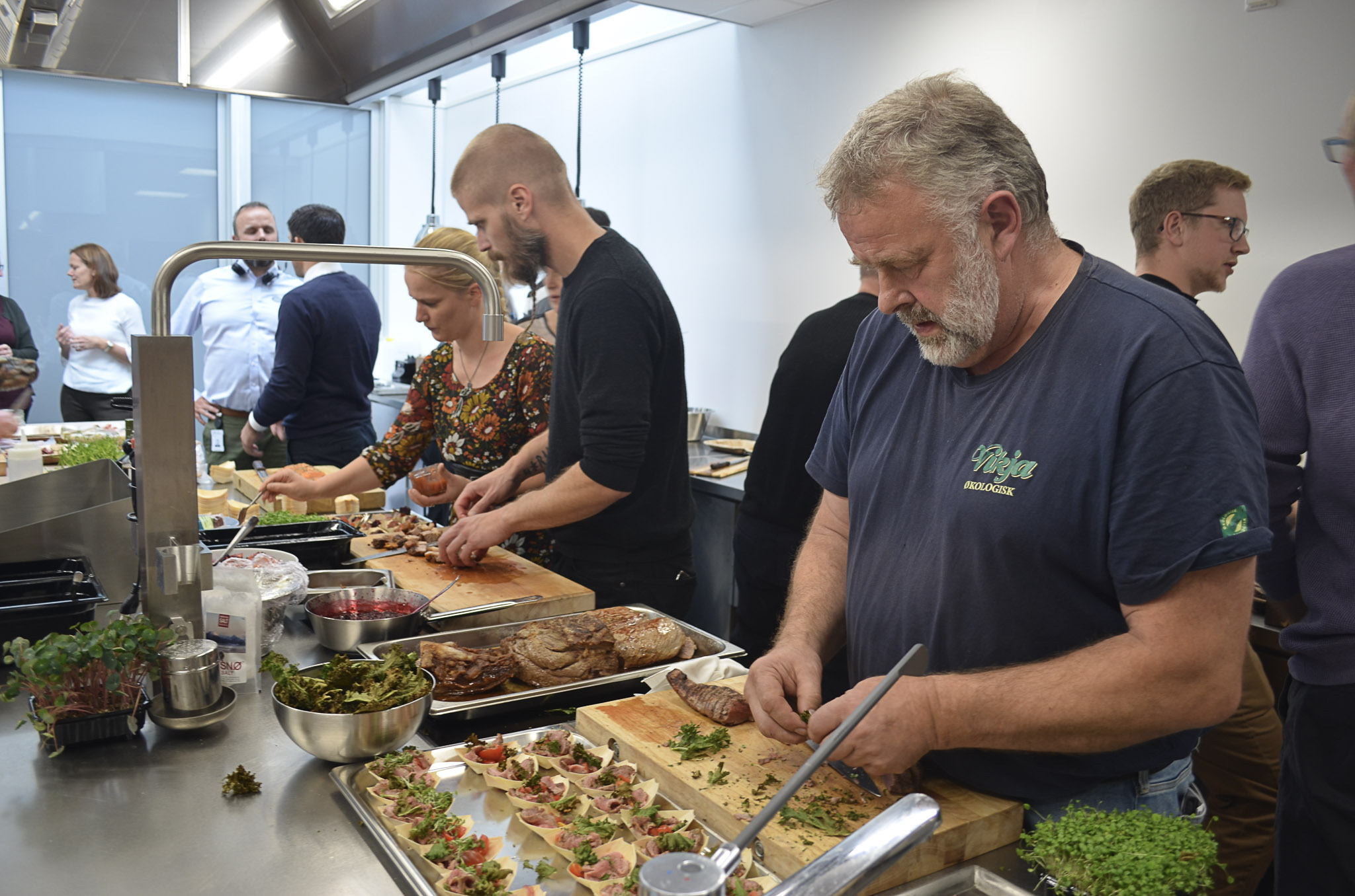 Hektisk aktivitet under smaksverkstad i Bergen. Foto: Ragna Flotve