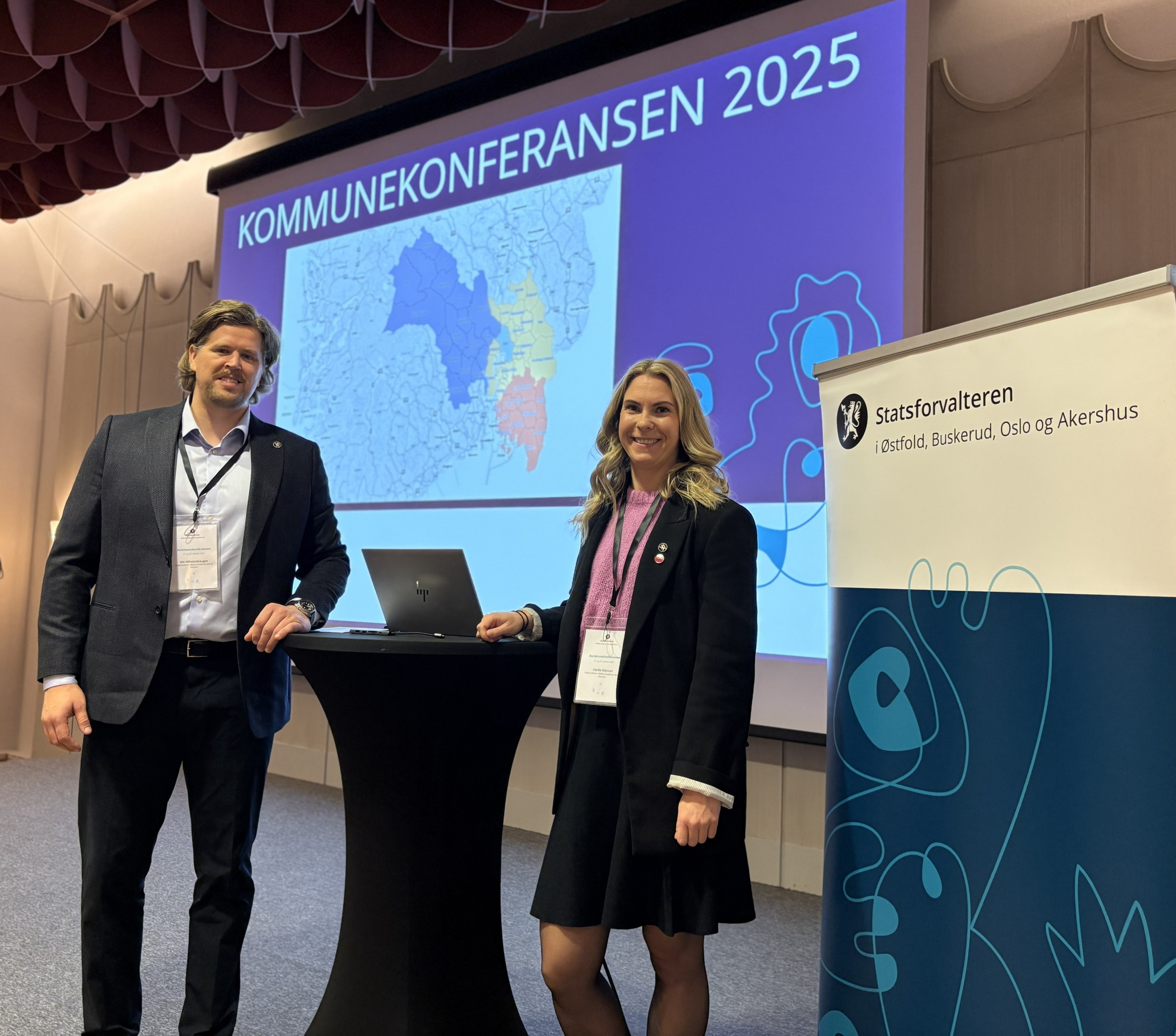 Beredskapskonferansen samlet rundt 100 deltagere med representanter fra kommunene, fylkeskommunen, politiet, Heimevernet og Sivilforsvaret. Konferansier var Cecilie Kiernan og Ole Vilhelmshaugen fra samfunnssikkerhet- og beredskapsstaben