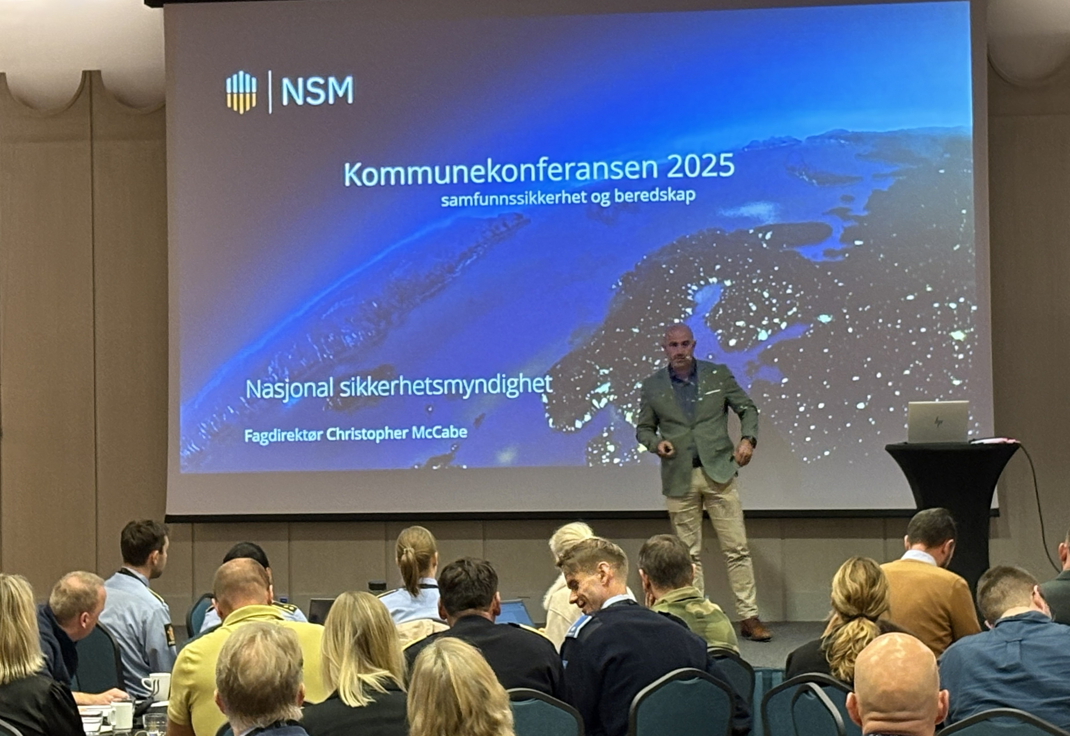 Nasjonal sikkerhetsmyndighet ved Christopher McCabe. 