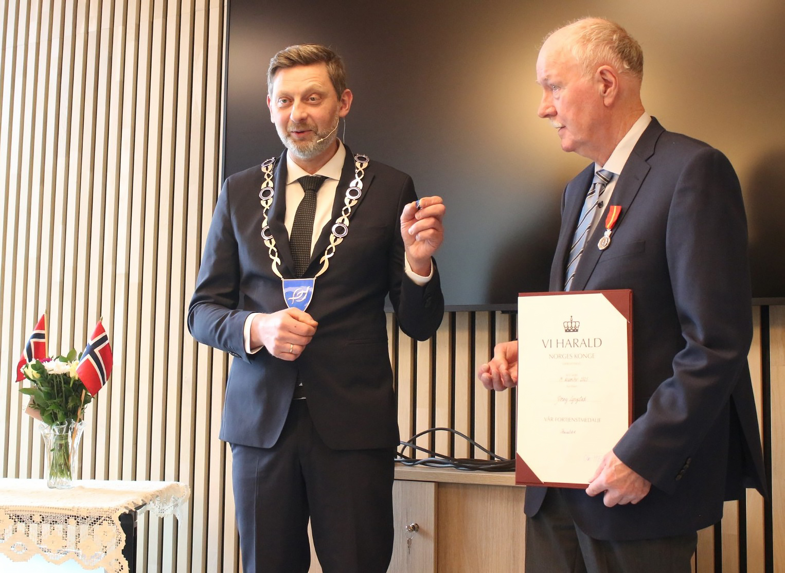 Ordførar Nils Christian Harnes og Jonny Lyngstad.