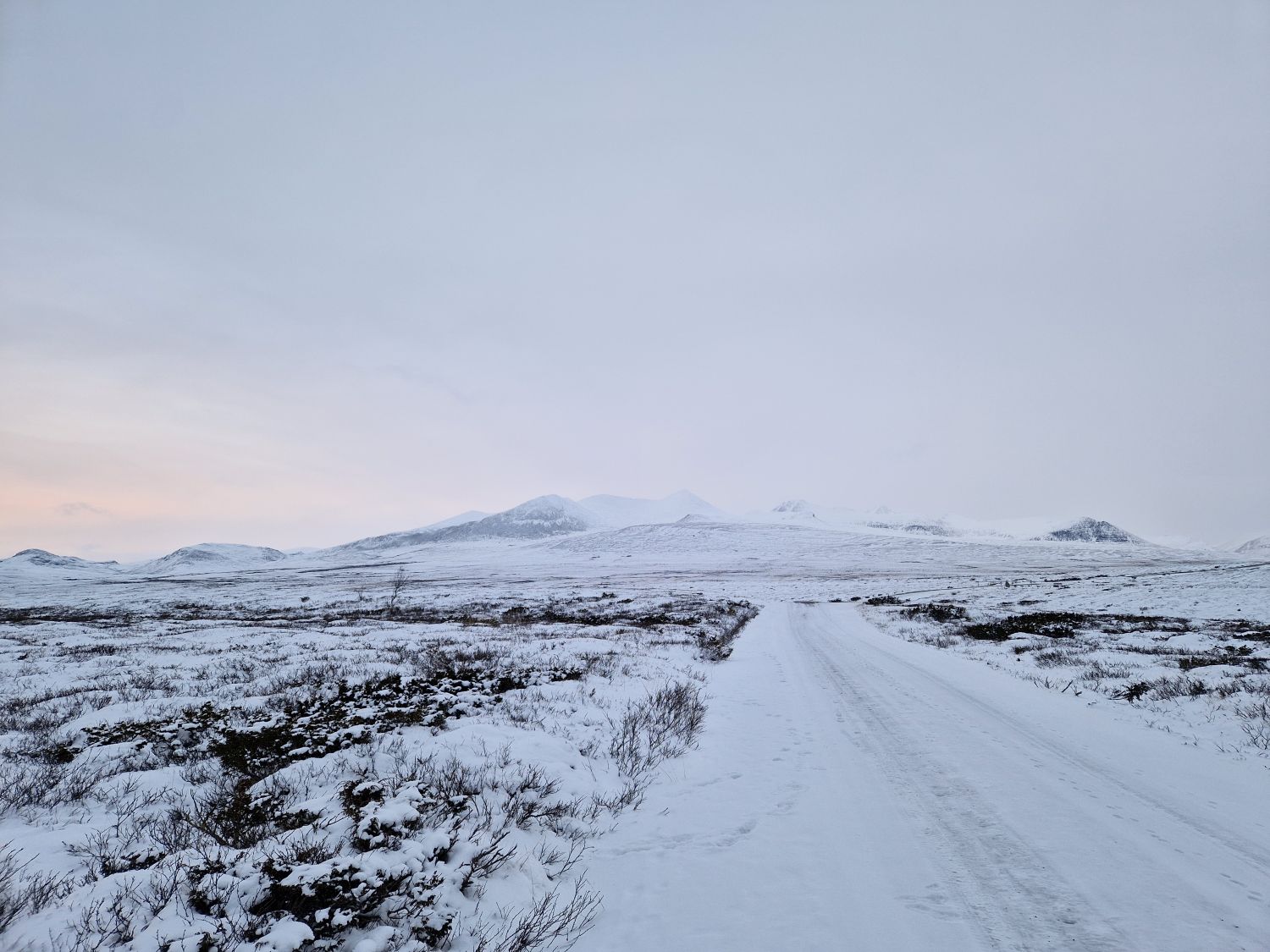 Snødekt fjellandskap