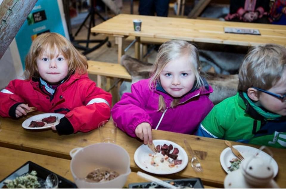 Økt kunnskap om samisk og lokal mat skaper matglede og kulturforståelse hos skolebarn.