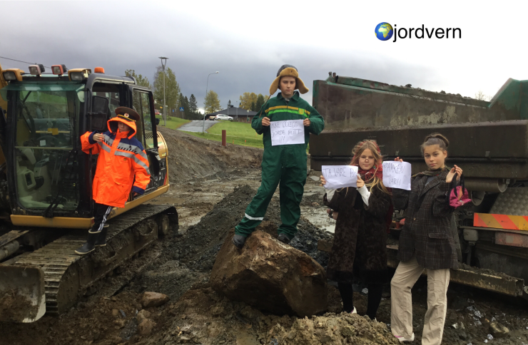 "Jorda er mer enn en klode, så bruk hode." Vinner av andrepremie i fotokonkurransens klasse for barn og ungdom. 