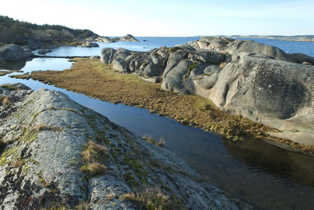 Fjellryggene står som vitnesbyrd om istidenes arbeid, som her sydover mot Berstad. Foto: Statsforvalteren i Vestfold og Telemark. Fjellryggene står som vitnesbyrd om istidenes arbeid, som her sydover mot Berstad.