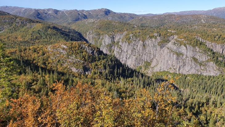 Smogågjuvet: Utsyn frå Nystøylnuten over Smogågjuvet og Ånefjell. Foto: Terje Blidheim