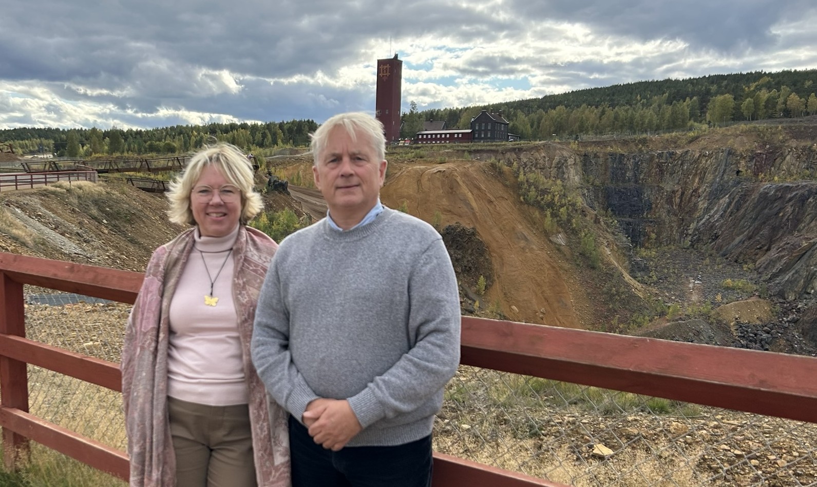 Nærmeste nabo i øst: Helena Højj er landshøvding og kollega med statsforvalter Knut Storberget. Foto: Statsforvalteren. landshøvding helena højj og statsforvalter knut storberget ved falu gruve