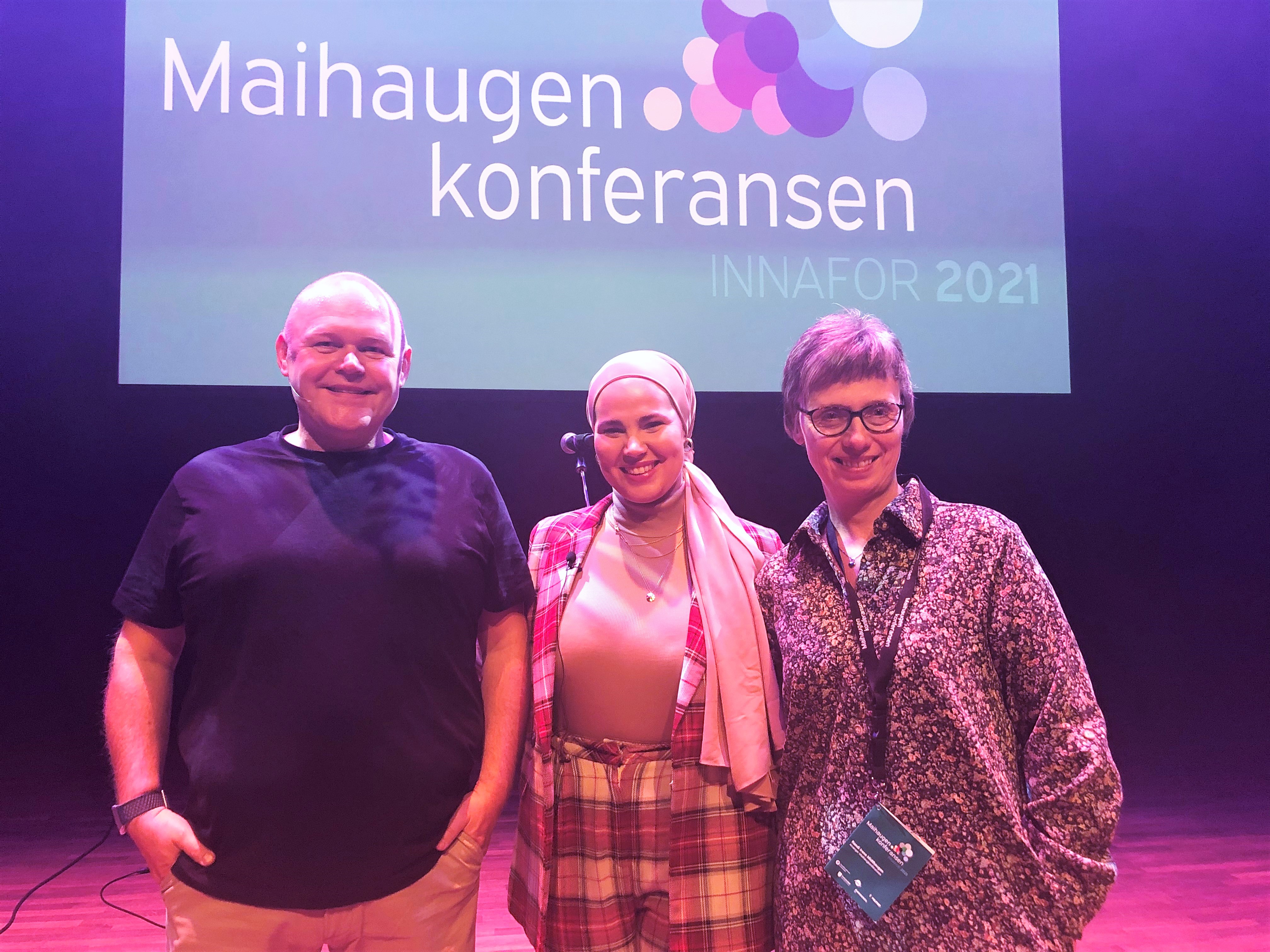 Tom Falkeid, Iman Meskini og Randi Irene Midthaugen, Statsforvalteren i Innlandet. Foto: Kristina Skamsar. Tom Falkeid, Iman Meskini og Randi Irene Midthaugen, Statsforvalteren i Innlandet.