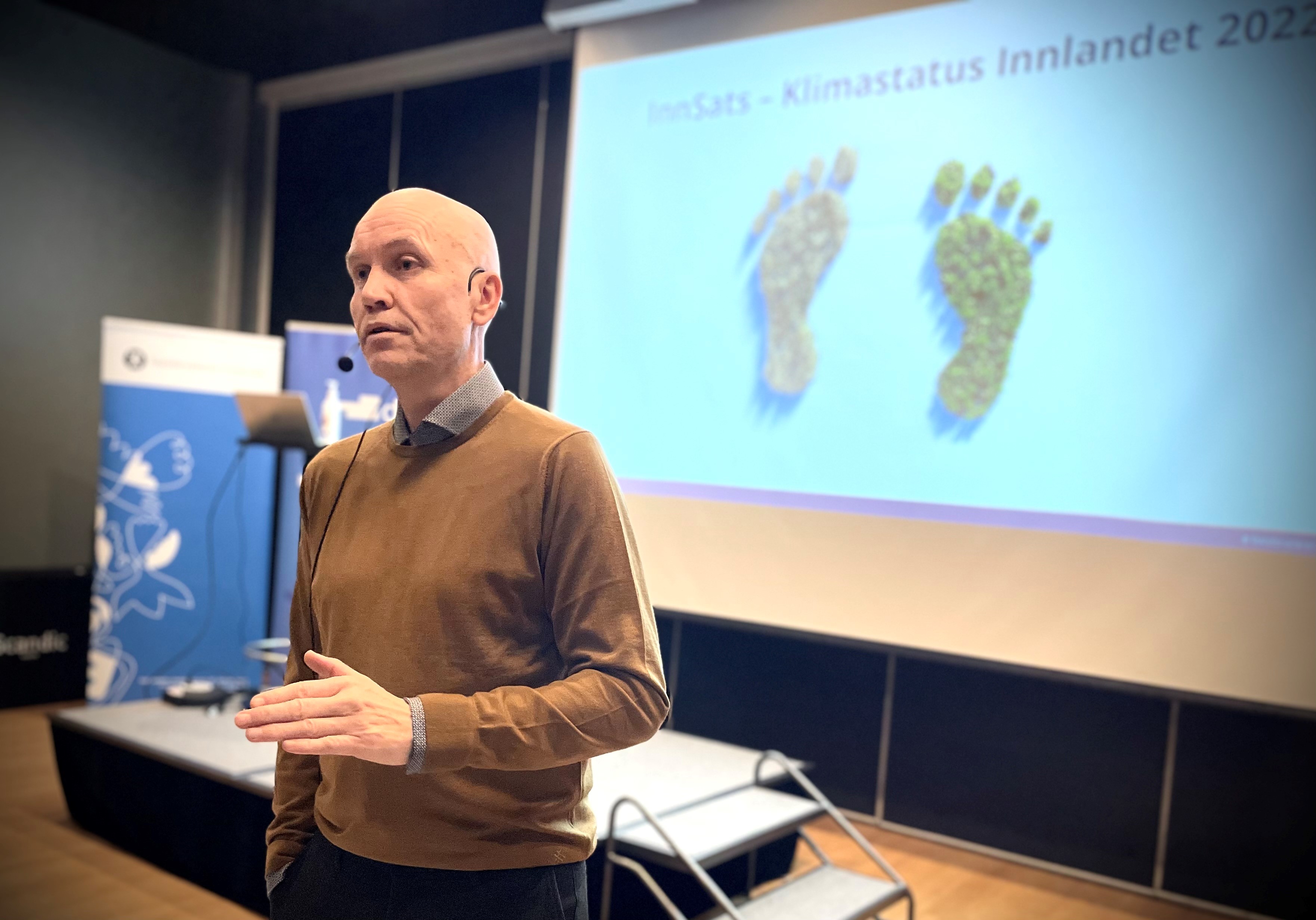 Assisterende statsforvalter Sigurd Tremoen vil øke innsatsen for grønn omstilling. Foto: Kristina Skamsar. Assisterende statsforvalter Sigurd Tremoen vil øke innsatsen for grønn omstilling.