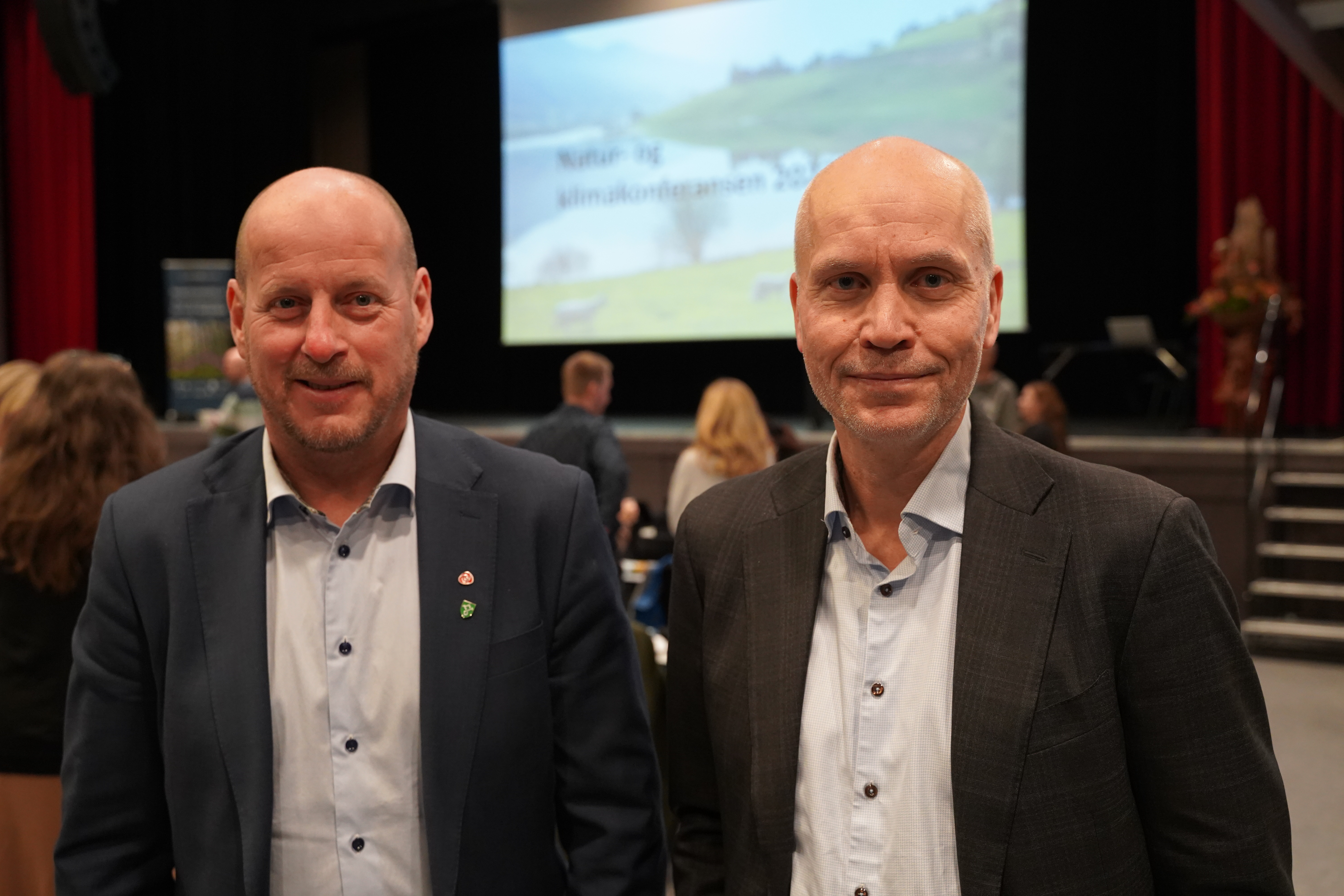 Fylkesordfører Thomas Breen og ass. statsforvalter Sigurd Tremoen ønsket velkommen og innledet Natur- og klimakonferansen 2023.