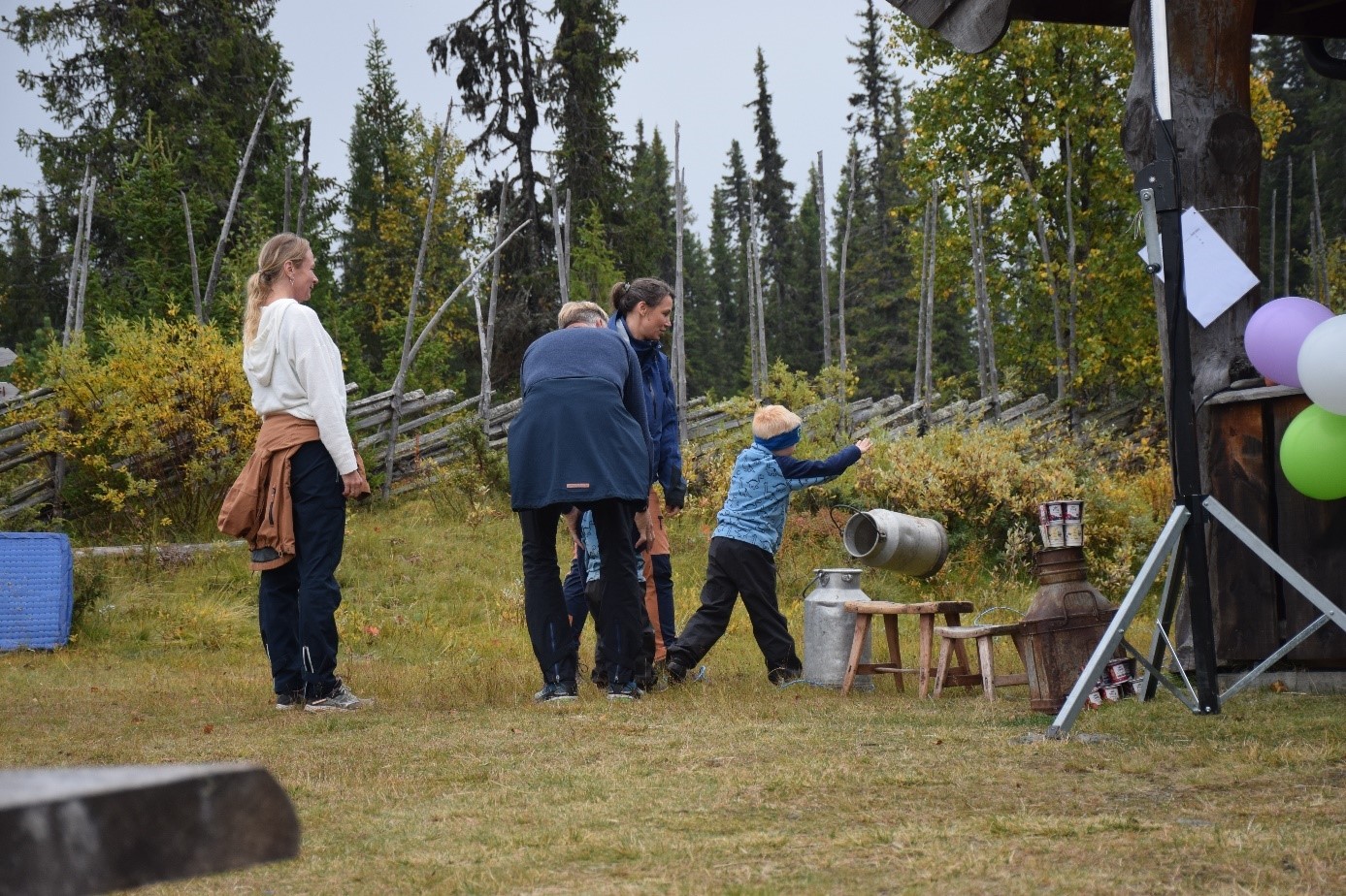 Melkespannkasting var en populær aktivitet. Foto: Morten Liebe. Melkespannkasting var en populær aktivitet.