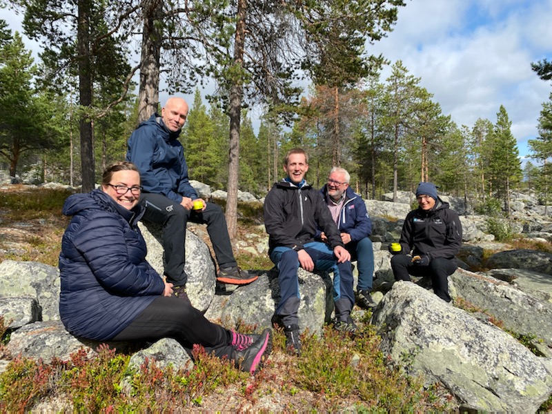 Fra venstre: nestleder i nasjonalparkstyret, Line Storsnes, ass. statsforvalter i Innlandet, Sigurd Tremoen,  leder i nasjonalparkstyret Femundsmarka og Gutulia, Christian Elgaaen, statsforvalter i Trøndelag, Frank Jenssen og miljødirektør Ellen Hambro.