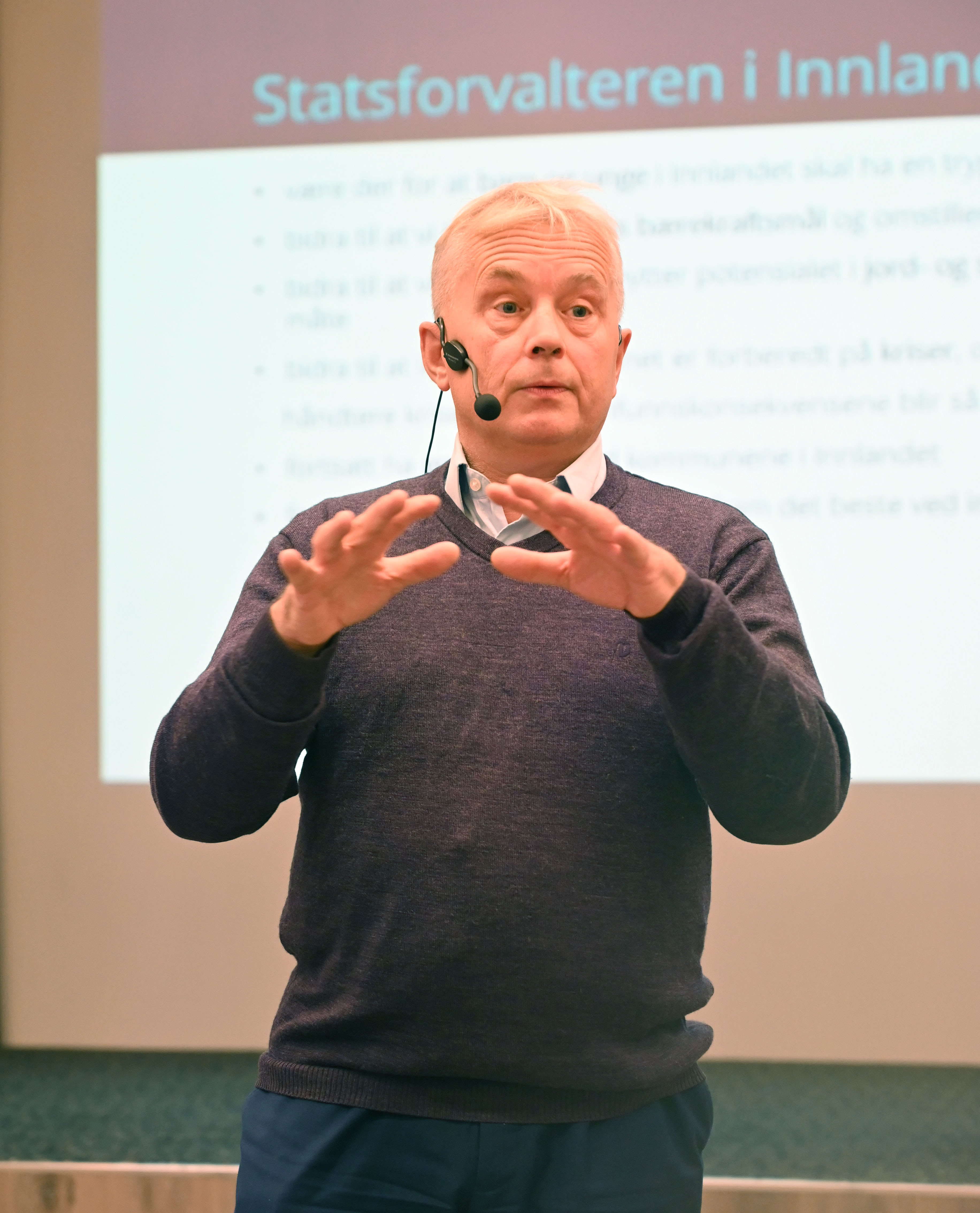 Statsforvalter Knut Storberget ble optimistisk da han hørte Østre-Totens tilnærming til ny barnevernsreform. Foto: Kristina Skamsar. Statsforvalter Knut Storberget ble optimistisk da han hørte Østre-Totens tilnærming til ny barnevernsreform.