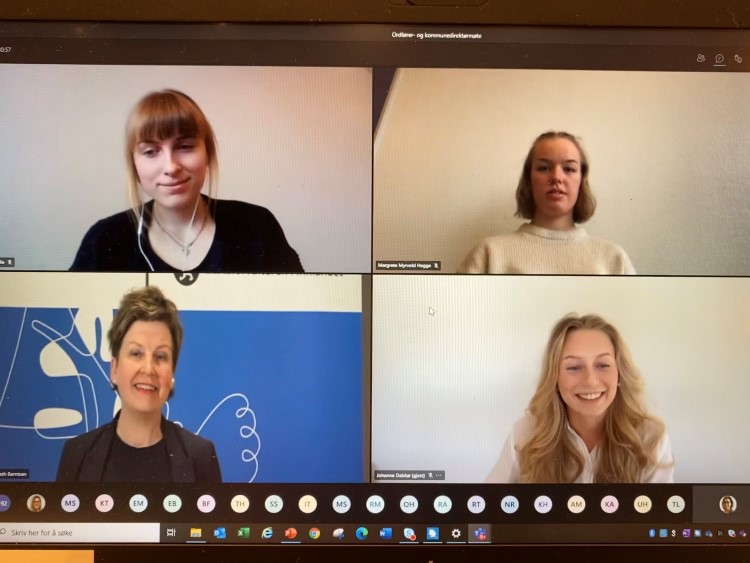 Skjermbilde kommunemøte og diskusjon med Eli Blakstad og Oda, Margrethe og Johanne fra ungdomspanelet