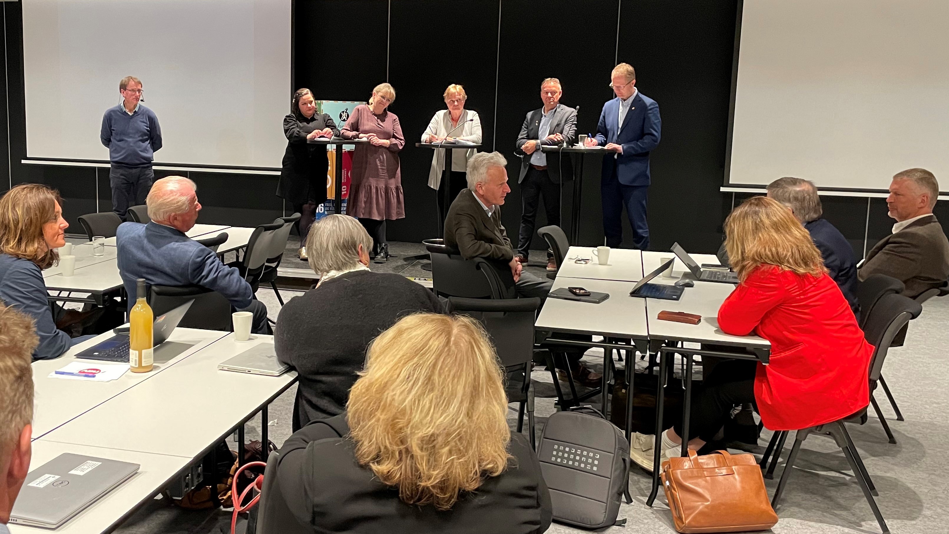 Panelsamtalen under Treffpunkt Innlandet skapte engasjement. Foto: Kristina Skamsar. Panelsamtale mellom stortingsrepresentanter under Treffpunkt Innlandet.