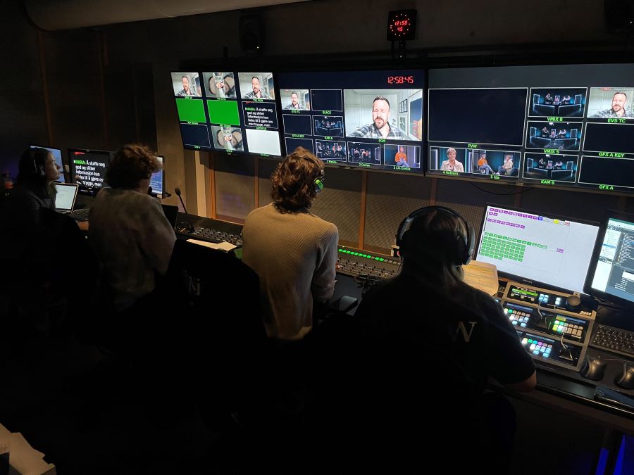 Rommet der produksjonen produseres fra på den Norske TV-skolen. Foto: Kristina Skamsar. Regirom