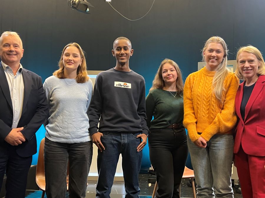 Statsforvalter Knut Storberget, Agnes Vestad, Yorkabed Kidane, Vårin Dagsgard-Marstein, Maria Svensson og utenriksminister Anniken Huitfeldt. Foto: Lisbeth B. Huse. Gruppebilde