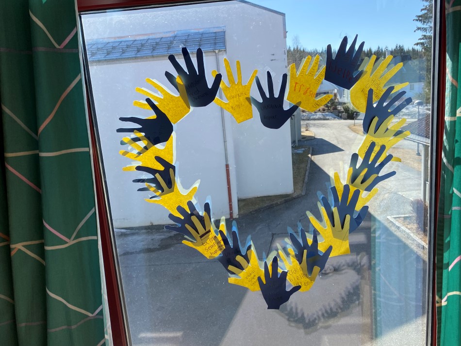 Illustrasjonsfoto: Fra et vindu på Røyslimoen skole