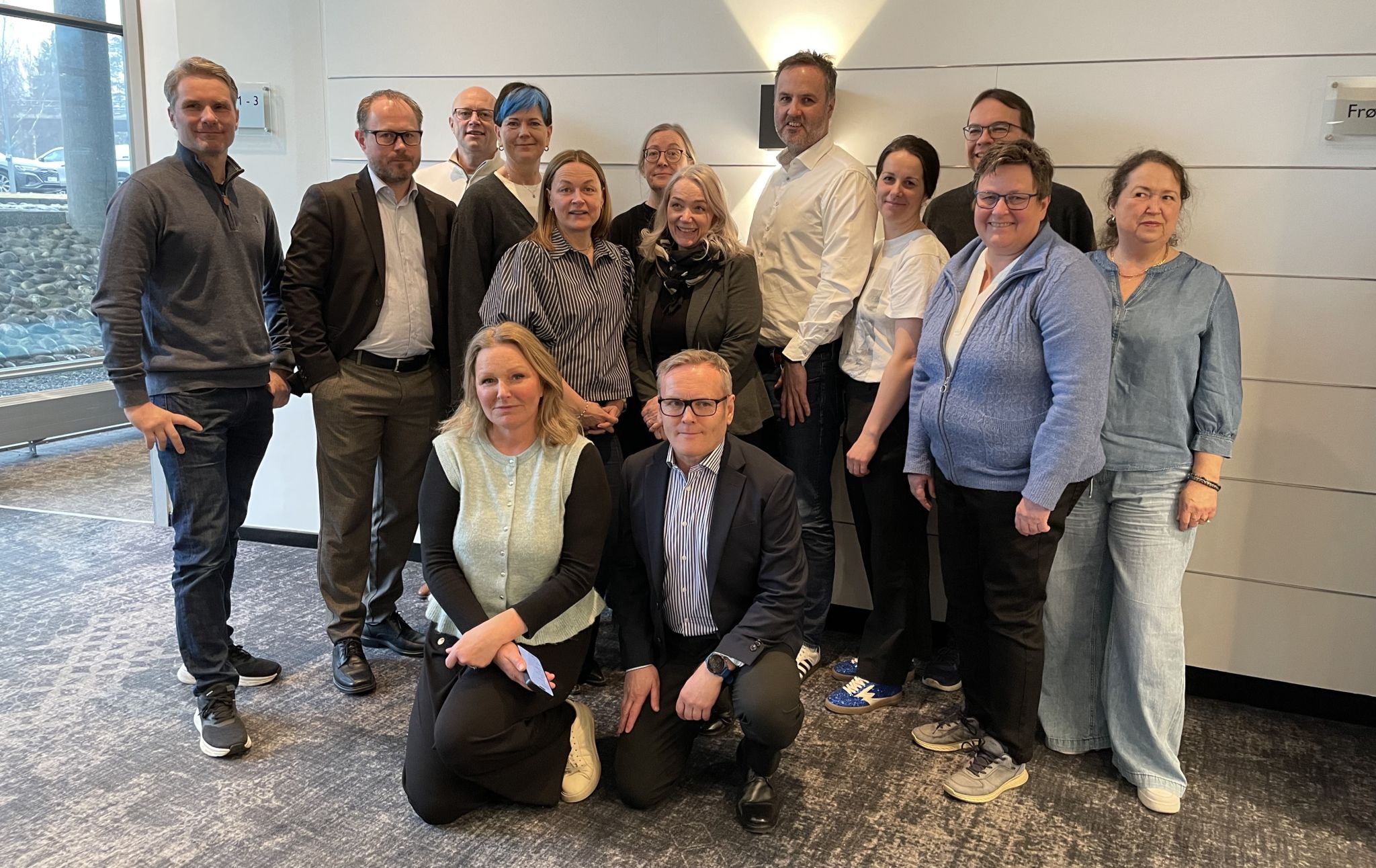 Gruppebilde av utvidet ledergruppe på samling.